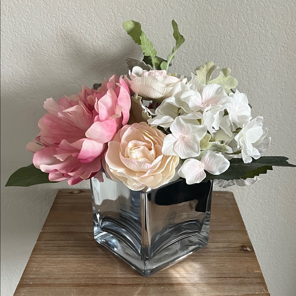 Elegant Floral Arrangement in Silver Glass Vase